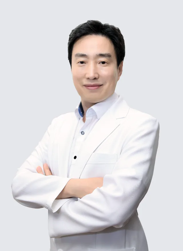 Dr. Lee Chang-geon, ophthalmologist at Sky Eye Clinic Seoul, specialty Vision Correction (LASIK · LASEK · New Smile)